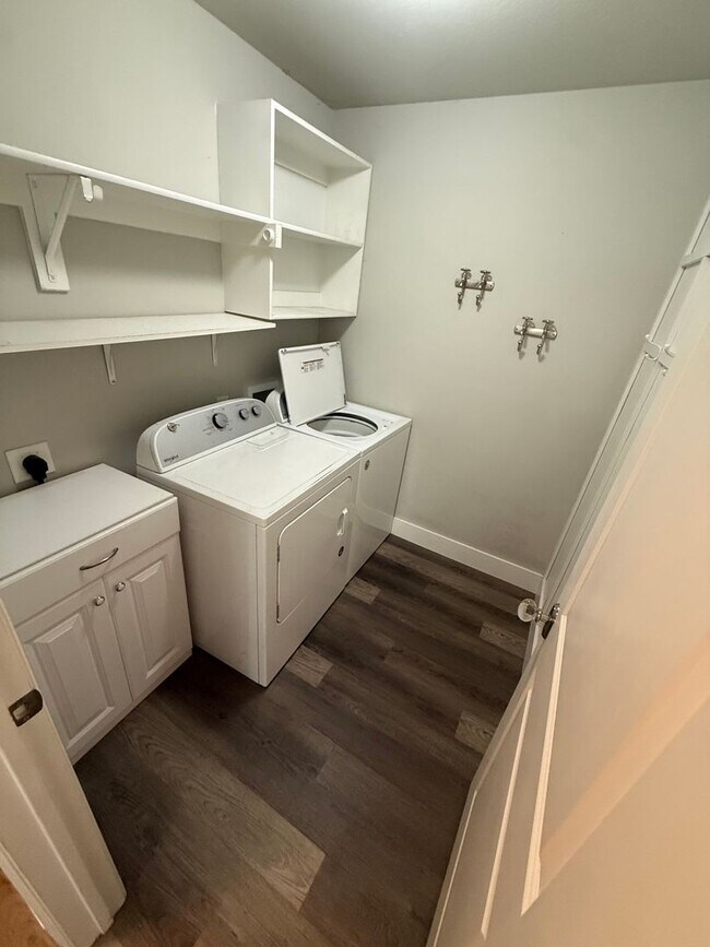 Foto del edificio - River Garden Addition 3 bed 2 1/2 bath 2 c...