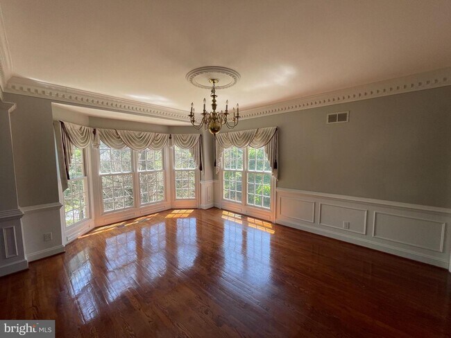 Building Photo - 8801 Mirador Pl