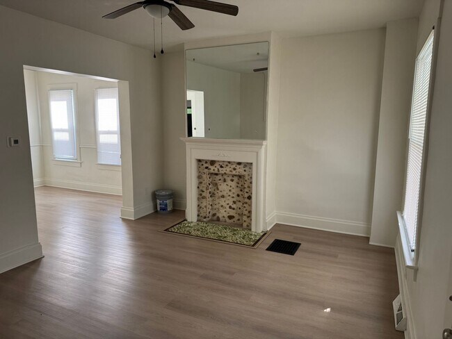 Foto del edificio - 2 Bedroom, 1 Bath Single Family Home - Sou...