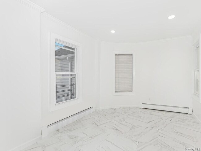 Foto del edificio - 232 Jessamine Ave