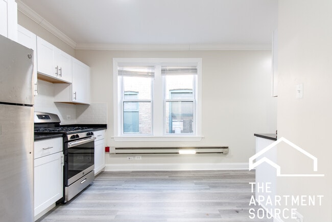 Photo - 837.5 W Cornelia Ave Apartment