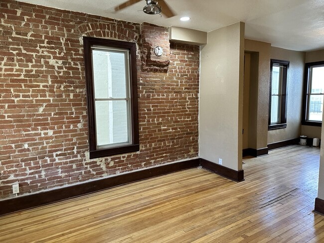 Building Photo - 2065 Emerson St