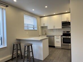 Building Photo - 449 Concession St