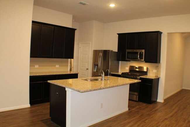 Building Photo - 2425 Jeans Mill Dr