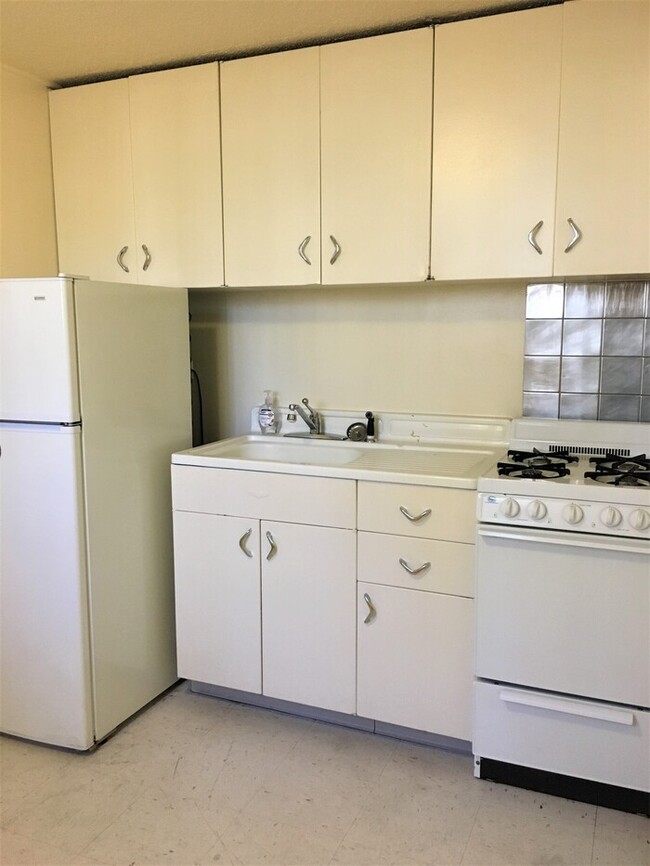 Building Photo - Studio Apartment