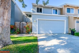 Building Photo - 121 Pine Wood Ln