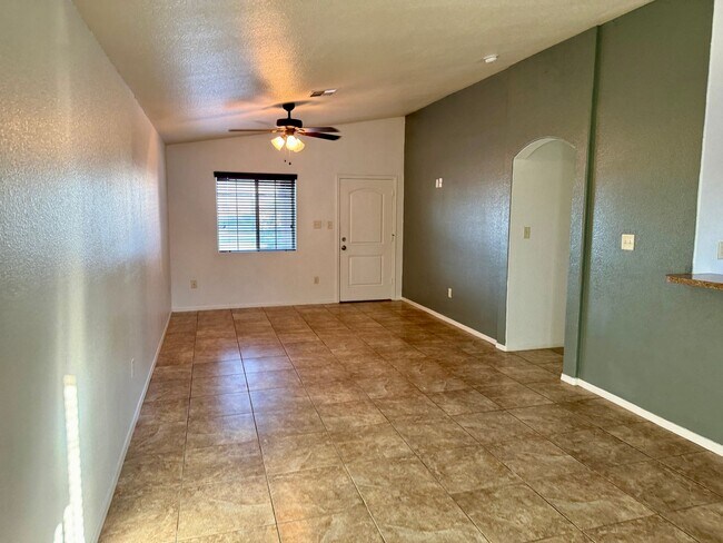 Foto del edificio - Three Bedroom Home in San Luis Arizona