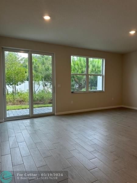Foto del edificio - 5700 SE Edgewater Cir