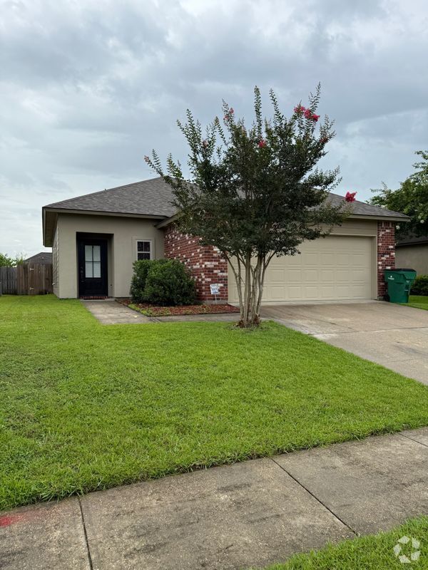 Building Photo - 1570 Tasajillo Dr