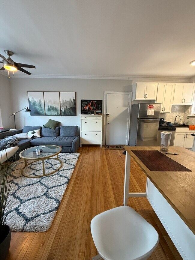 Foto del edificio - 627 W Roscoe St