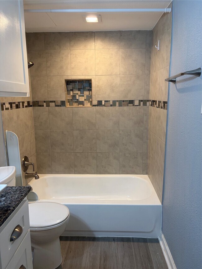 Foto del edificio - 11540 Chimney Rock Rd