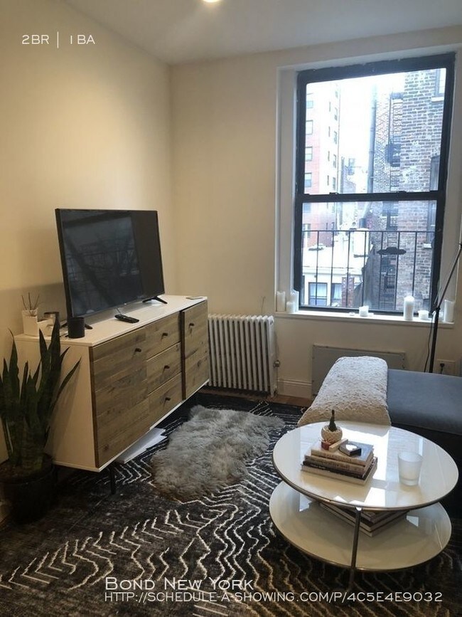 Foto del edificio - 143 W 10th St