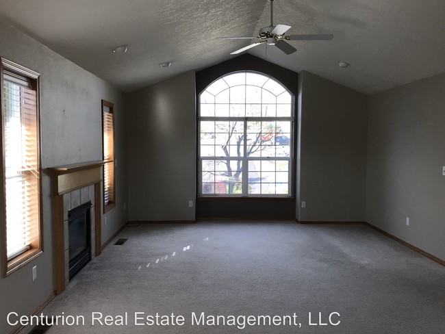 Building Photo - 1426 Horizon Ridge Dr NE