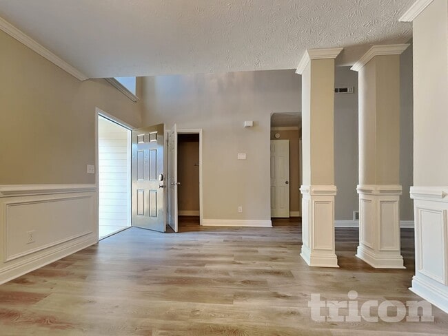 Building Photo - 265 Wisteria Way