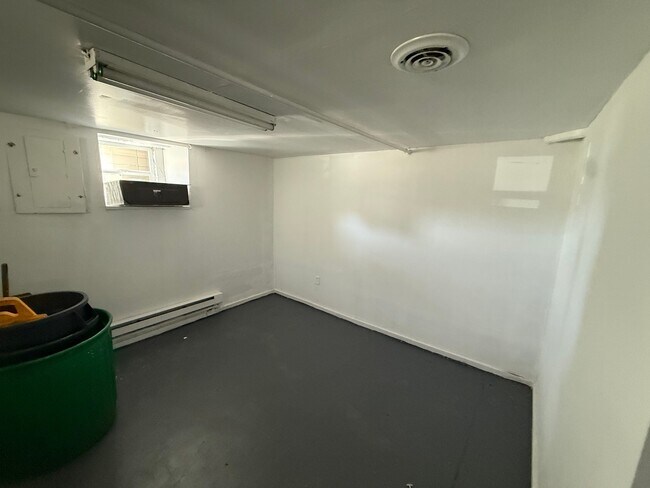 Building Photo - 3900 L St