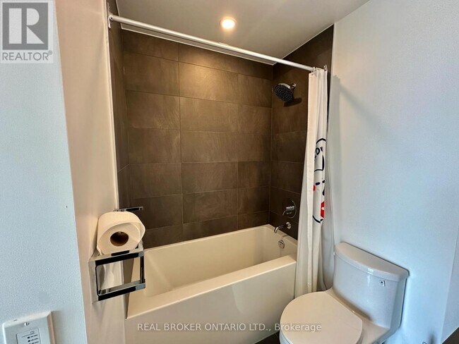 Photo du bâtiment - 1000 Portage Pkwy