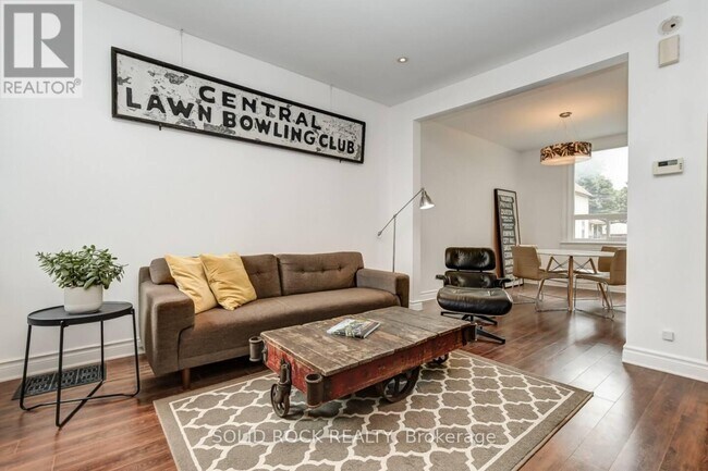 Building Photo - 146 Arthur St