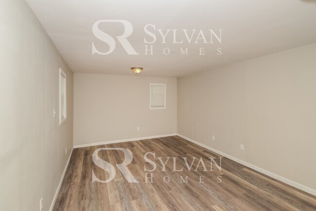 Building Photo - Prepare to be impressed by this 3 bedroom,...