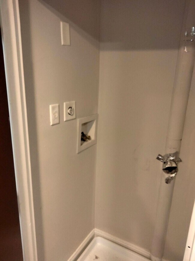 Building Photo - 52 Imlay St