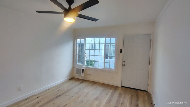 Foto del edificio - 1565 S Hobart Blvd