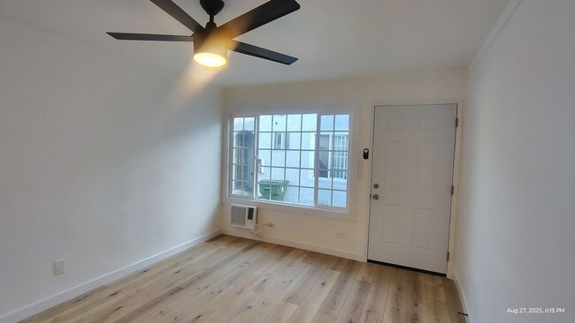 Building Photo - 1565 S Hobart Blvd
