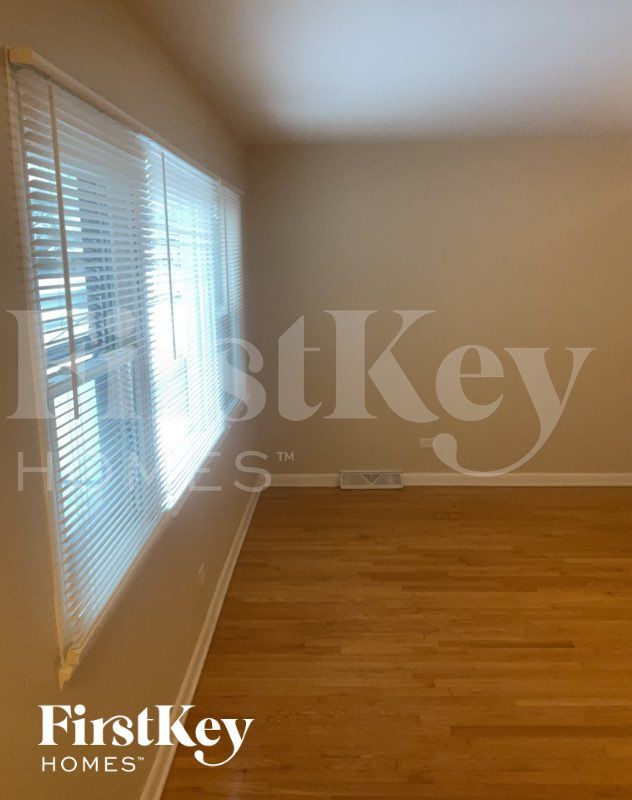 Foto del edificio - 14340 Kenwood Ave