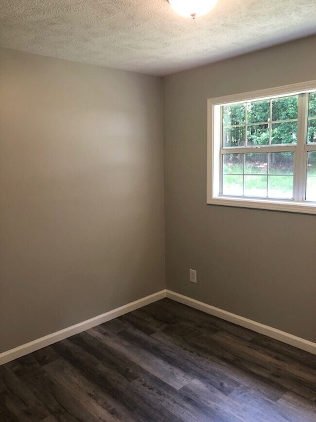 Foto del edificio - Renovated 4 Bedroom 2 Bath Home for Rent!!