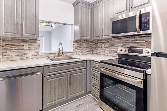 Foto del edificio - 365 NE 125th St