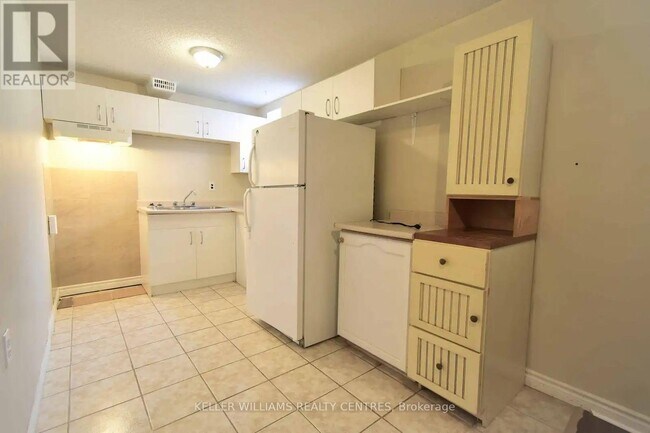 Building Photo - 46 Birchwood Dr