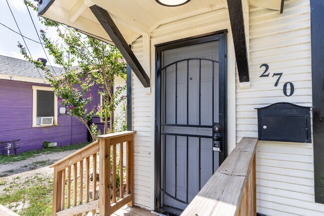 Building Photo - 270 Oelkers St