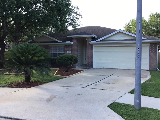 Building Photo - 1703 Oak Valley Dr