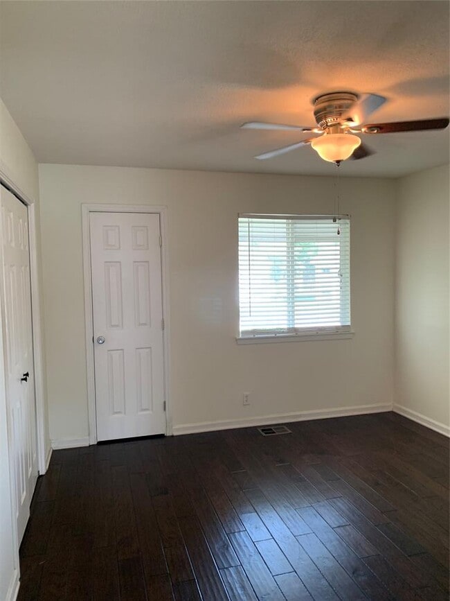Building Photo - 8811 Dawnridge Cir