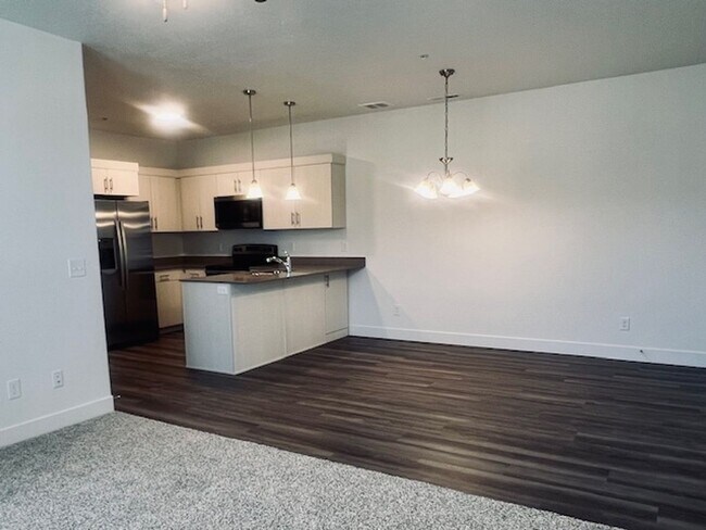 Building Photo - Brand-new Condo Conveniently Located in Ri...