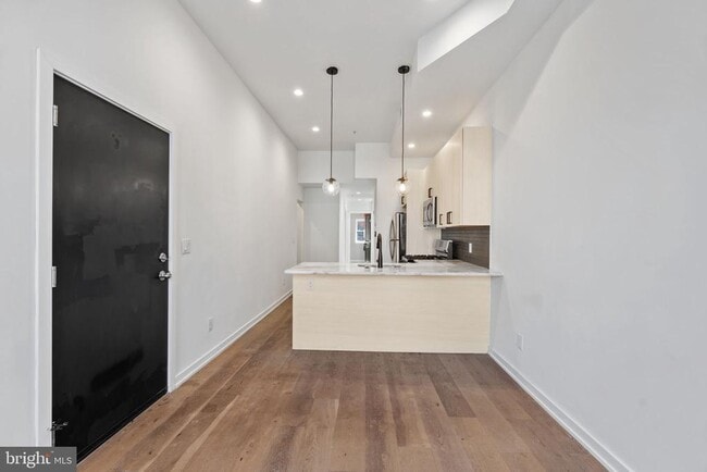 Building Photo - 2526 W Girard Ave