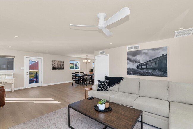 Foto del edificio - Rates Vary: $2,495 - $4,995