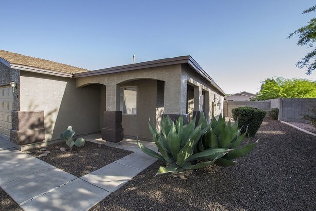 Building Photo - 1057 E Silversmith Trl