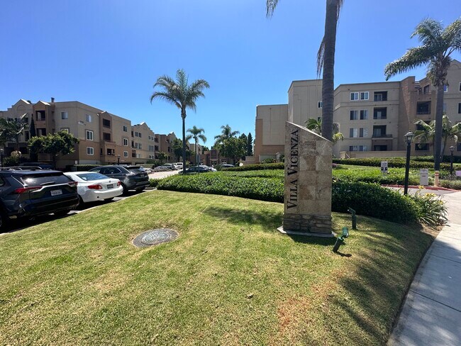 Building Photo - 8889 Caminito Plaza Centro