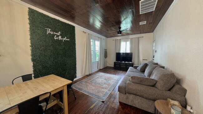 Foto del edificio - Furnished unit 2 blocks from the Alamodome.