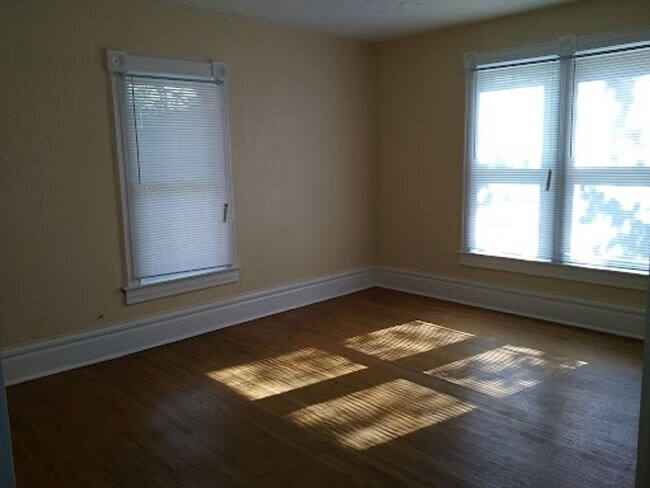 Building Photo - 120 N Longwood St