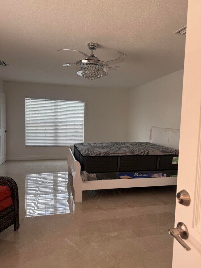 Foto del edificio - 592 SW Tarra Ave