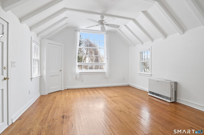 Foto del edificio - 69 Sylvan Rd N