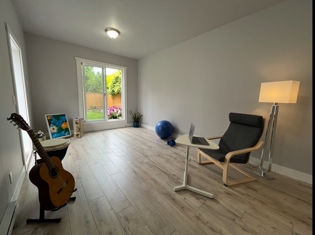 Studio - 4890 55B St