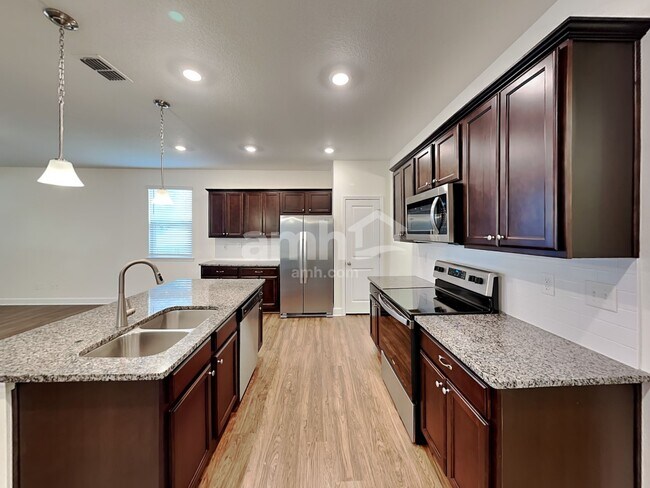 Building Photo - 105 Moultrie Crossing Ln