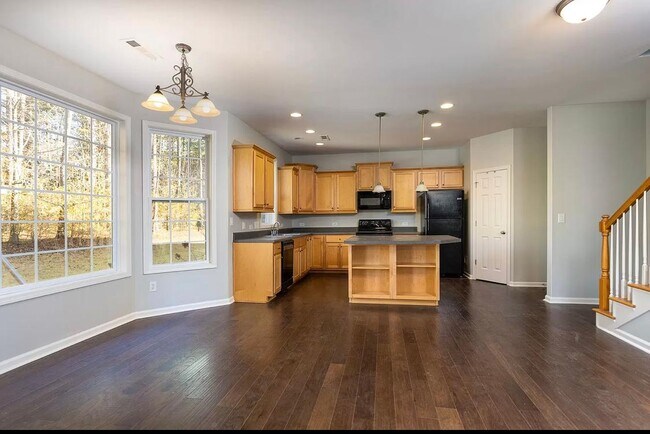 Building Photo - 345 Revolution Dr