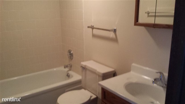 Foto del edificio - 2402 Marquette Rd