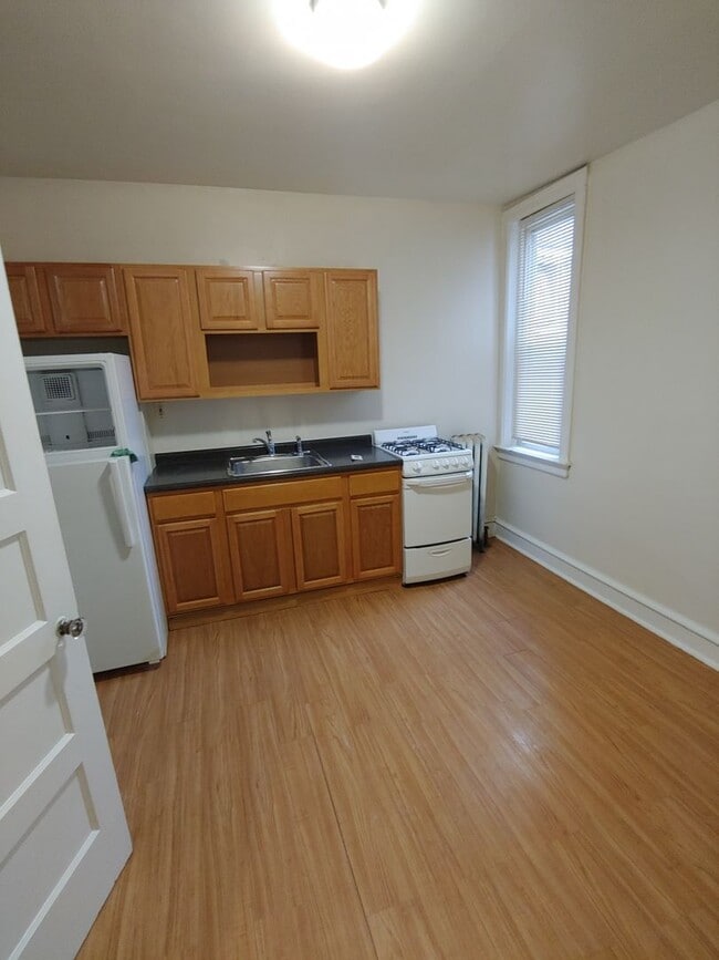 Photo - 5903 N Mascher St Apartment