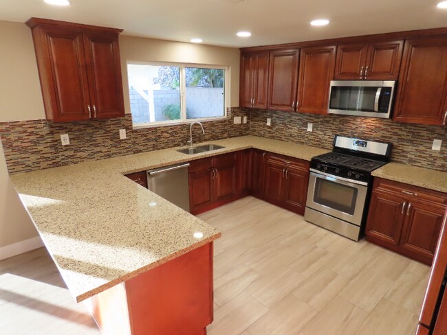 Foto del edificio - 11852 Crystal Ave