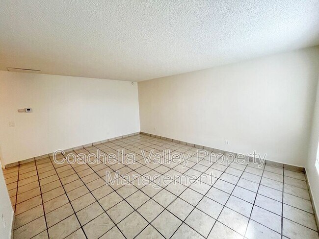 Foto del edificio - 13460 Quinta Way