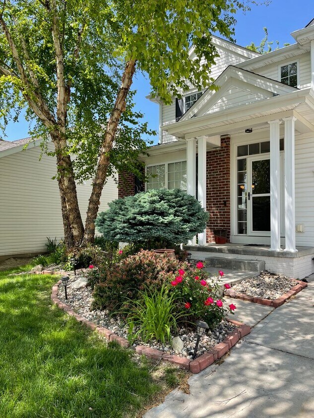 Foto principal - Beautiful 4 bed 2.5 bath 3000+sq ft