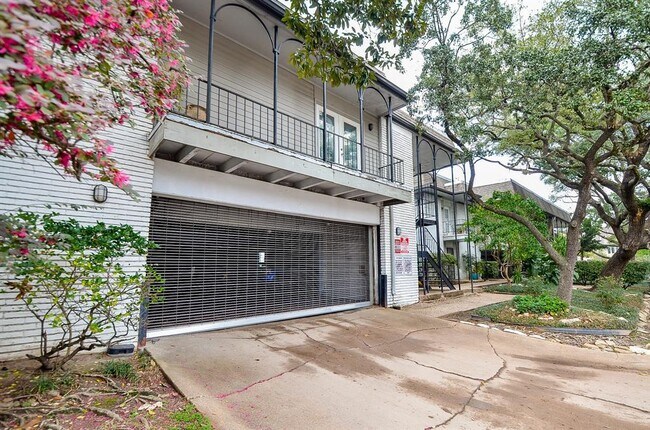 Building Photo - 3300 Yorktown Street